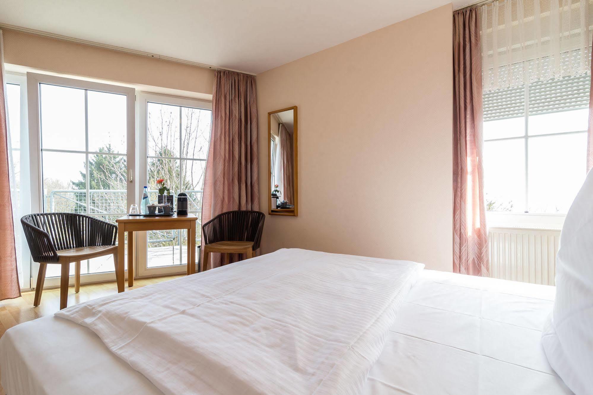 Hotel Schoene Aussicht Frankfurt am Main Ngoại thất bức ảnh